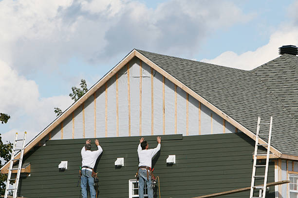 Professional Siding technician working in East Springfield, OH